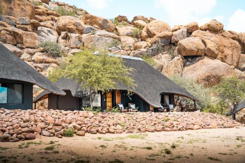 Ai Aiba - The Rock Painting Lodge Ai Aiba - The Rock Painting Lodge