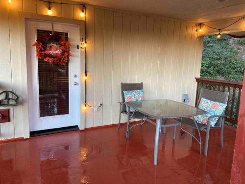 YoBee! Park Reservation Included! Heart of Yosemite - Homey Studios and Breakfast YoBee! Park Reservation Included! Heart of Yosemite - Homey Studios and Breakfast