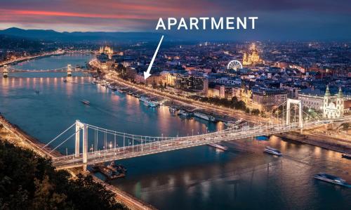 Spacious Riverside Residency - Magnificent View, Budapest