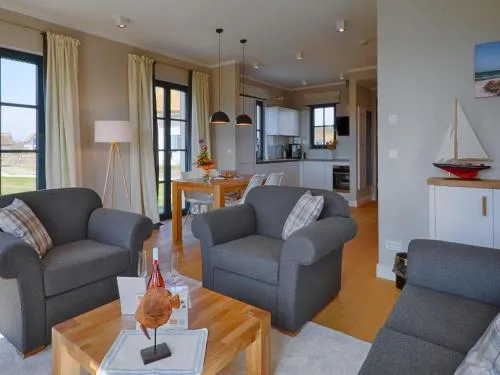 Reetland am Meer - Superior Reetdachvilla mit 2 Schlafzimmern F24 in Dranske, Deutschland