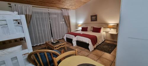 2 twin beds, 1 bunk bed