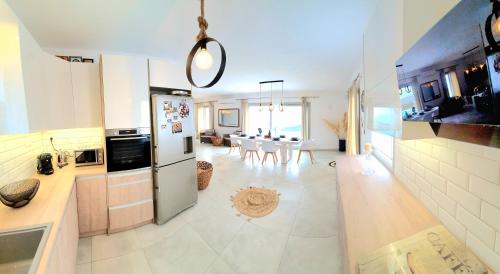 ห้องครัว, Villa Luxury Magic View in เกาะเพรอส