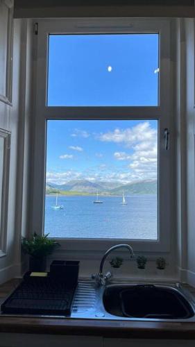 Beautiful Upper Apartment/Stunning Sea Views, Isle of Bute