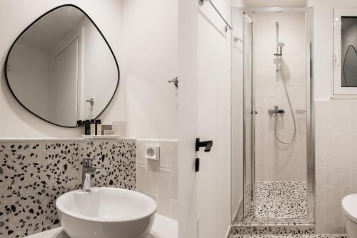 One-Bedroom Apartment image 8