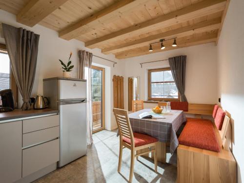 One-Bedroom Apartment with Shower