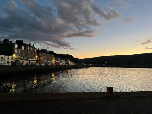 Beautiful Upper Apartment/Stunning Sea Views, Isle of Bute