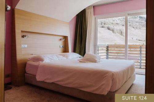 Suite with Mountain View