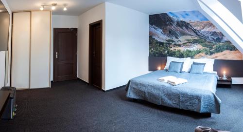 Deluxe Double Room (2 Adults + 1 Child)