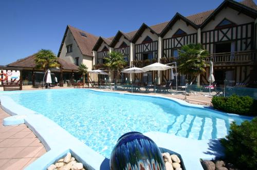 . Logis Hôtel Restaurant - Le Clos Deauville Saint Gatien