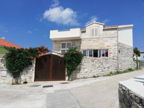 Villa Serventic – khách sạn tại Sumartin