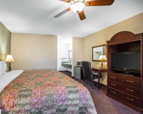 Quality Inn & Suites Cameron Park Shingle Springs - image 14
