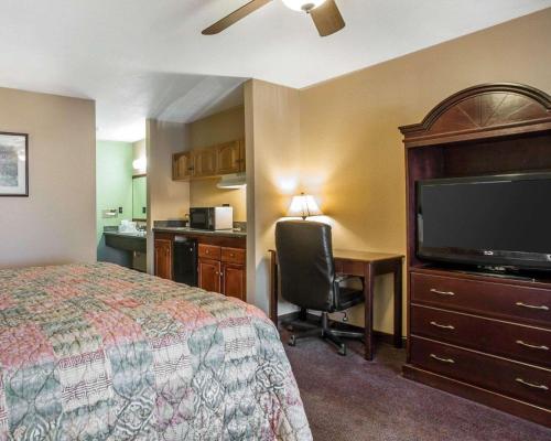 Quality Inn & Suites Cameron Park Shingle Springs - image 9