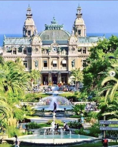 Home for 2 few steps from casino monte carlo and beach