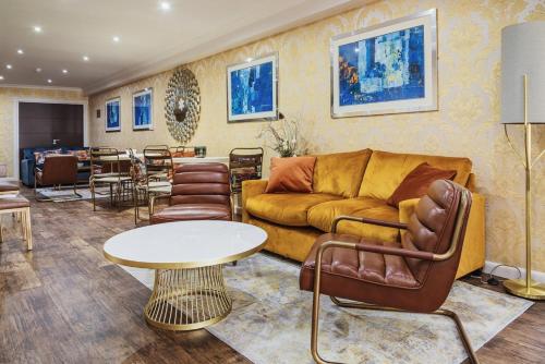 Bar/ Salón, Hotel De Normandie in Saint Helier