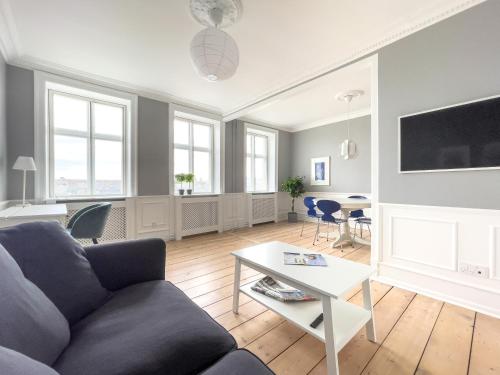 Stylish classic Danish design apartment - Tap to explore photos