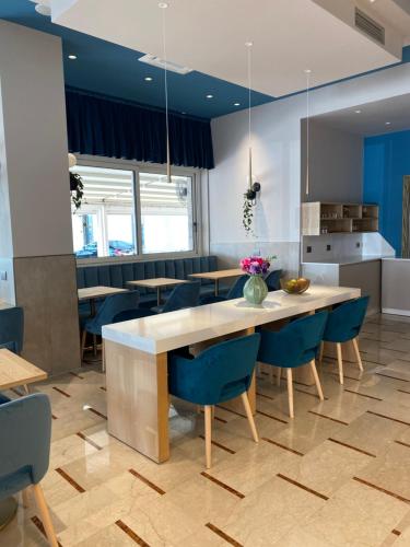 Comida y bebida, AMBRA HOTEL - The only 3 star central lakeside hotel in Iseo in Iseo