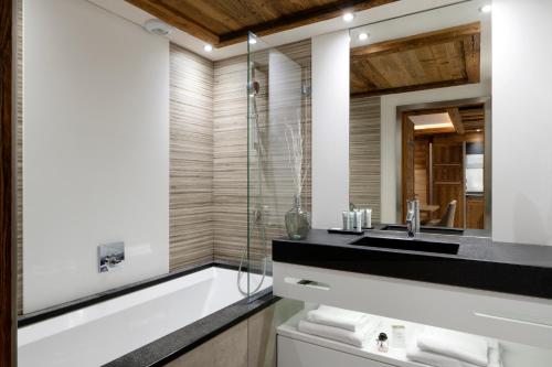 2 bedrooms, 4 beds