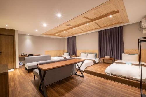 room detail thumbnail 1