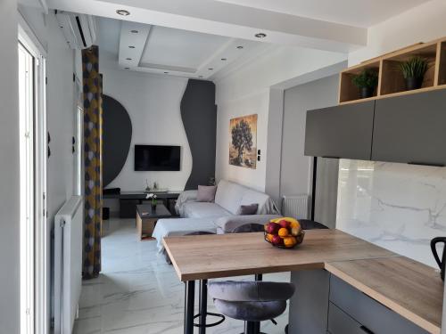 Jenny's Dream Home -Acropolis Lux 2 Bedroom Apt, with Hot Tub, free Netflix, fast Wifi, Atene