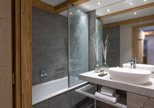 Two-Bedroom Apartment for 6 people View on Mont-Blanc Massif with Spa Access