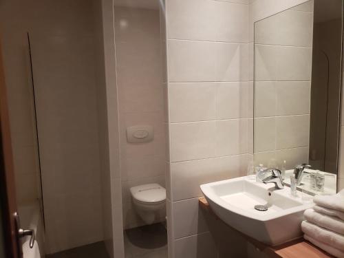 Kyriad Hotel Tours Centre - image 14