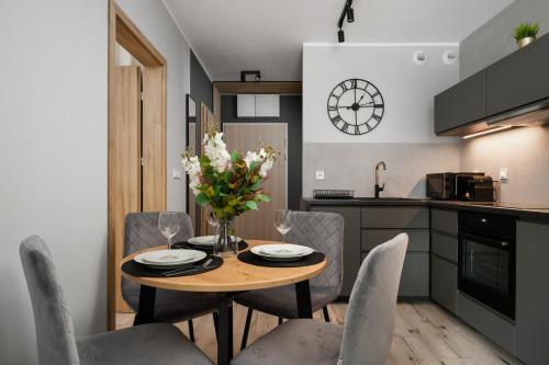 Apartment Wrocław Braniborska by Noclegi Renters, Breslau (Foto 10)