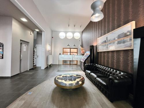 Alpha Hotel - image 4