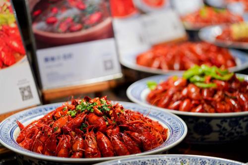 367132805 Crowne Plaza Wuxi Taihu by IHG