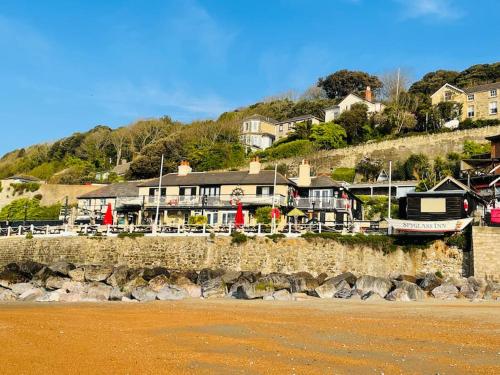 Lottie's Lookout, Ventnor with fantastic Sea Views