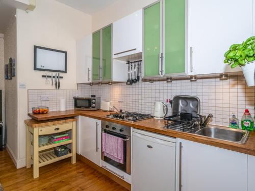 Pass the Keys Superb 1 Bed Flat in Traditional Victorian Building