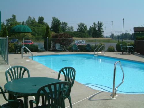 McIntosh Country Inn & Conference Centre - Hotel - Morrisburg