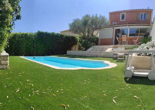 Maison familiale avec piscine 8 personnes gîte à louer Le Plan Olive