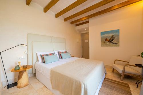 Deluxe Double Room image 2