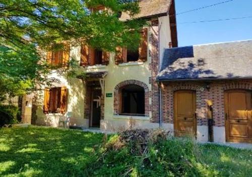 Maison de 2 chambres avec jardin clos et wifi a Cezy cottage Palteau