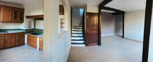 Вход, Maison de 3 chambres avec jardin clos et wifi a Cezy in Joigny