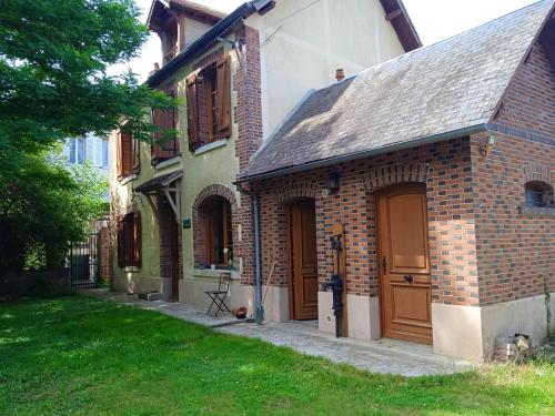 Maison de 3 chambres avec jardin clos et wifi a Cezy