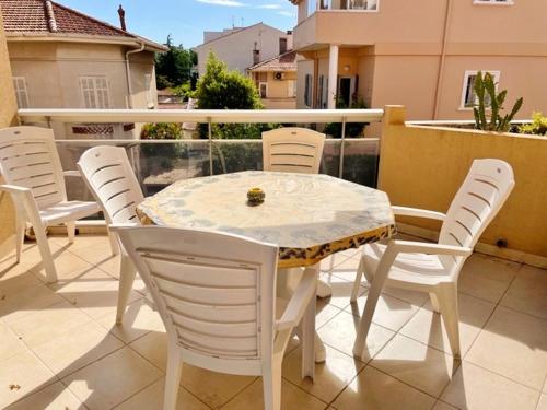 Appartement de 2 chambres a Frejus a 200 m de la plage avec terrasse amenagee