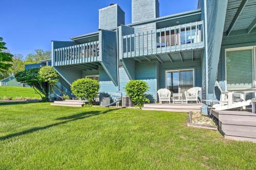 Sunny South Haven Condo Less Than 1 Mi to Beaches!