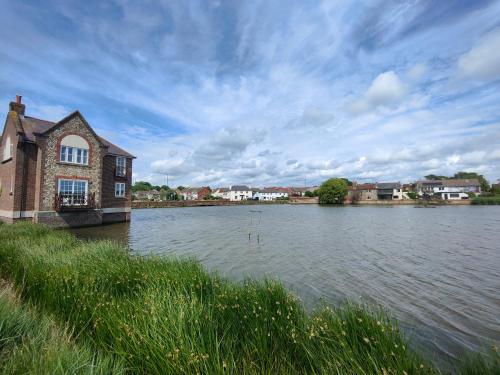 Frankland - Emsworth Harbour 3 Bedroom House