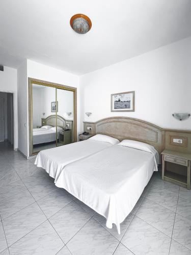 Apartamentos La Carabela - image 3