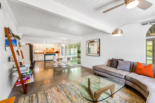 Desert Style Permit# 4102 in Palm Springs, USA
