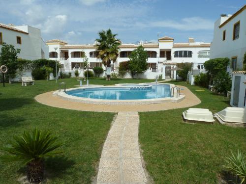 Lovely 2 bedroom house with free parking and pool, near a golf course gîte à louer Casa Blanca