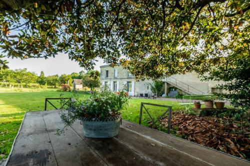 花園, Countryhome at winery Chateau Camponac in 博爾