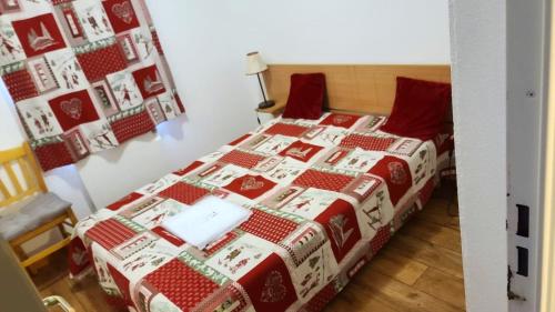 Apartment with 2 bedrooms in Valmeinier with wonderful mountain view shared pool terrace 300 m from the slopes - image 4