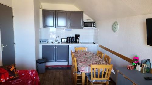 Apartment with 2 bedrooms in Valmeinier with wonderful mountain view shared pool terrace 300 m from the slopes