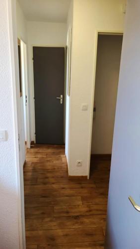 Apartment with 2 bedrooms in Valmeinier with wonderful mountain view shared pool terrace 300 m from the slopes - image 7