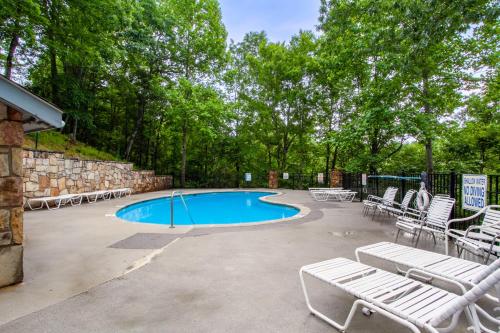 Little Cub Cottage - Mtn Views & Community Pools in Gatlinburg, USA