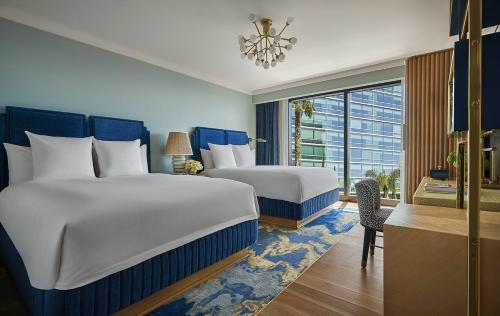 2 queen beds