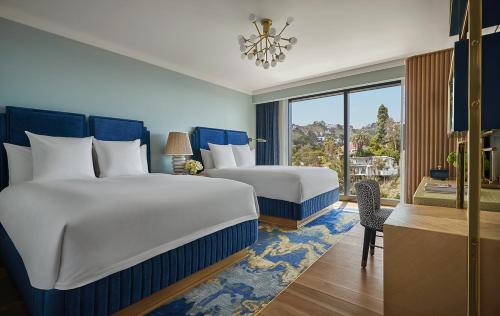 2 queen beds