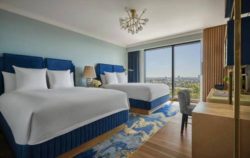 2 queen beds